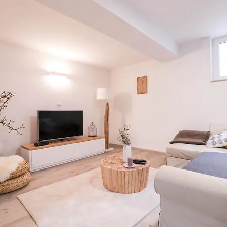 Apartman Below Eden *